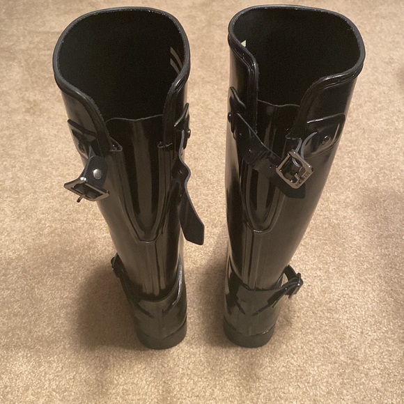 Brand new HUNTER rain boots. Worn once. - Picture 4 of 7
